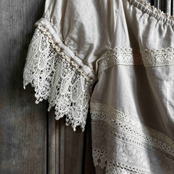 Guess by Marciano Off-Shoulder (or on) Lace Top - Picture 4 of 5